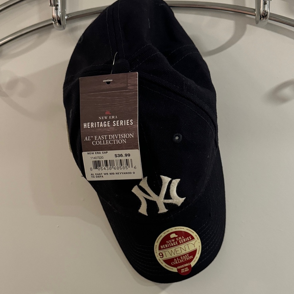 New Era Black Yankees Cap with White Logo WORLD SERIES
